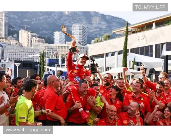 勒克莱尔摩纳哥主场登台，赛后激动拥抱车队